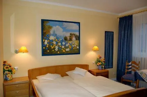 Zum Meierhof Hotell 3*
